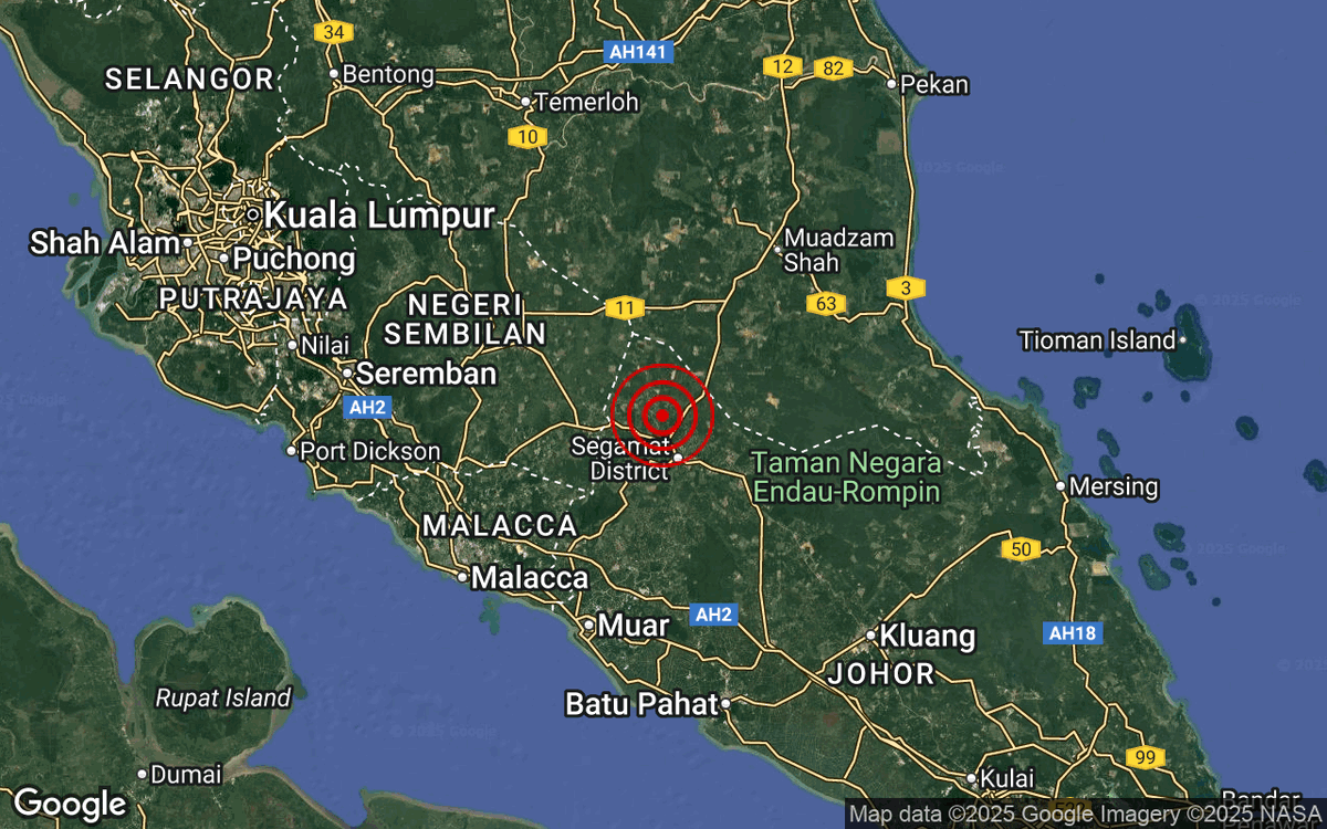 Gempa bumi lemah M2.5 di  pada 7:56 malam, 28 Ogos 2025. Pusat gempa bumi terletak 2.6°U dan 102.8°T dgn kedalaman 10 km. 13km Utara dari Segamat,Johor.
Gegaran dirasai di Johor.MET Malaysia akan terus memantau keadaan ini.
#gempabumiMETMalaysia
#mygempa.met.gov.my