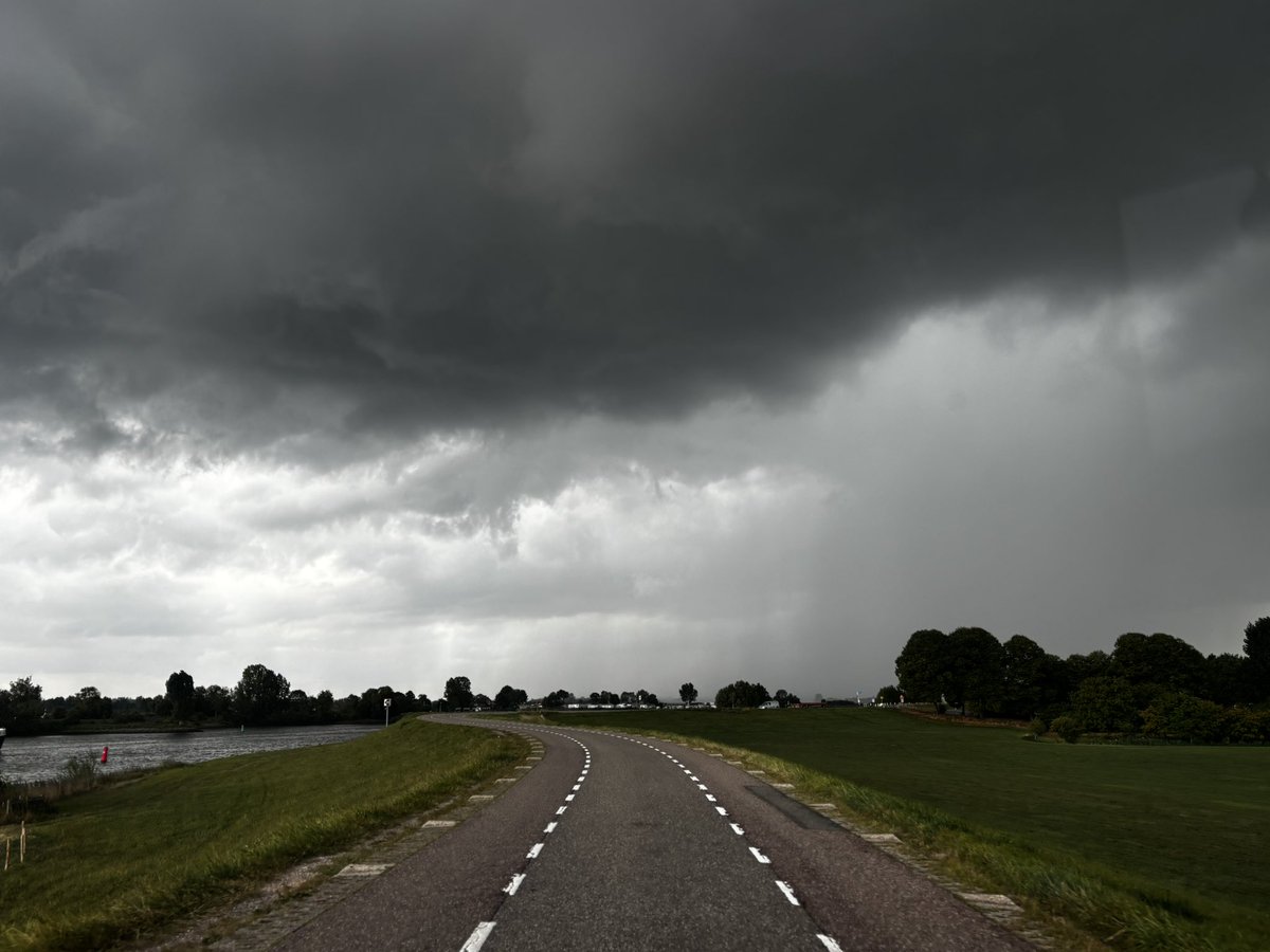 open.spotify.com/track/5YbuMKaL…