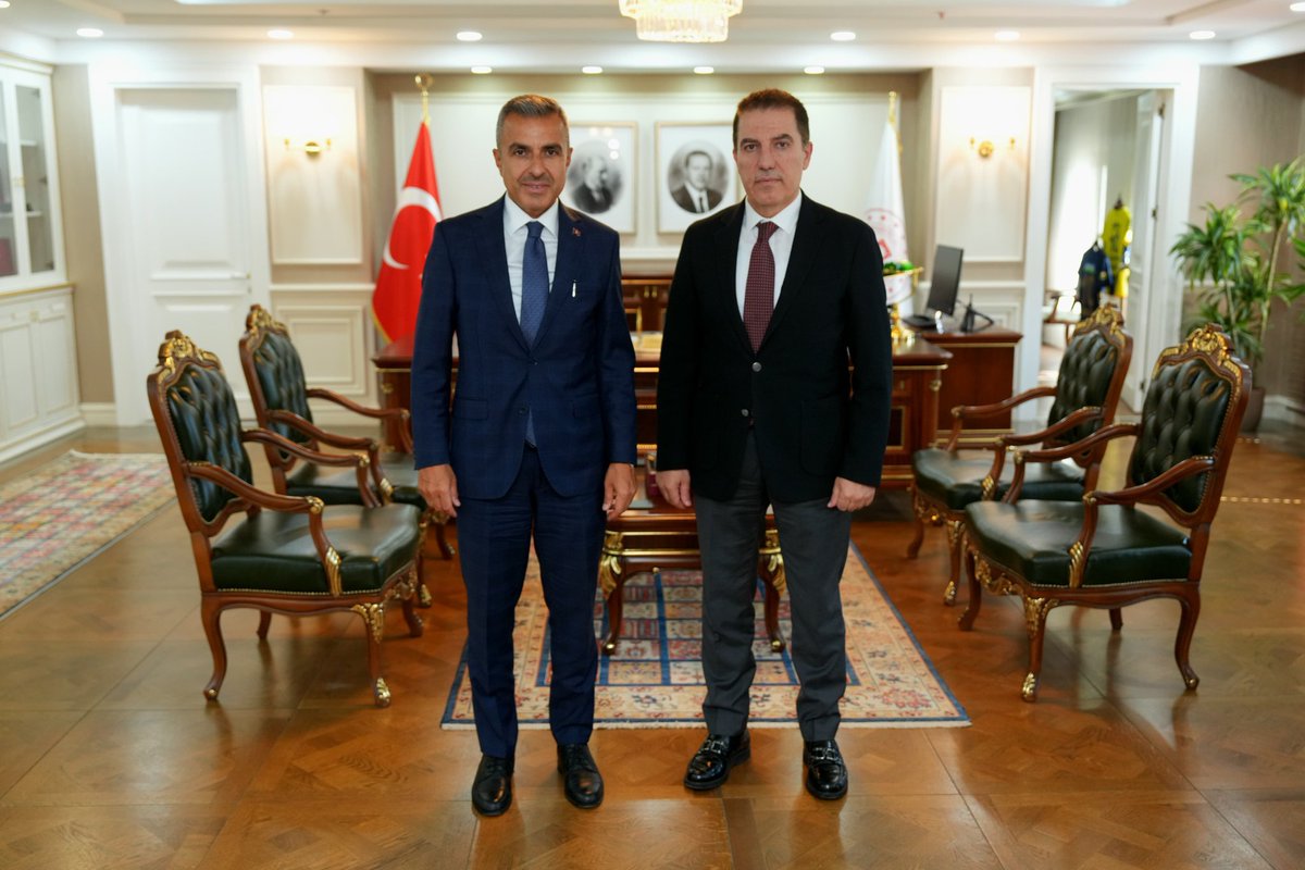 İŞKUR İstanbul İl Müdürü Sayın Uğur Oto, Kaymakamımız Sayın Abdullah Atakan Atasoy'u ziyaret etti.
Nazik ziyareti için kendisine teşekkür ederiz.
<a href="/gul_davut/">Davut GÜL</a> 
<a href="/ataatasoy19/">Atakan Atasoy</a>