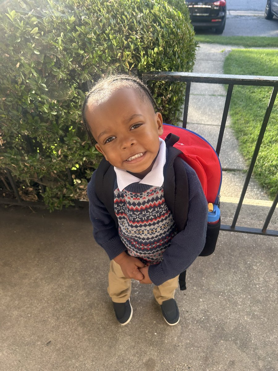 l0money_'s tweet image. Have a terrific Thursday Hunter!📓 #SchoolFlow