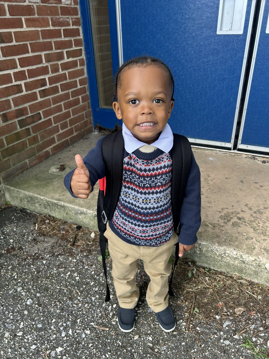 l0money_'s tweet image. Have a terrific Thursday Hunter!📓 #SchoolFlow