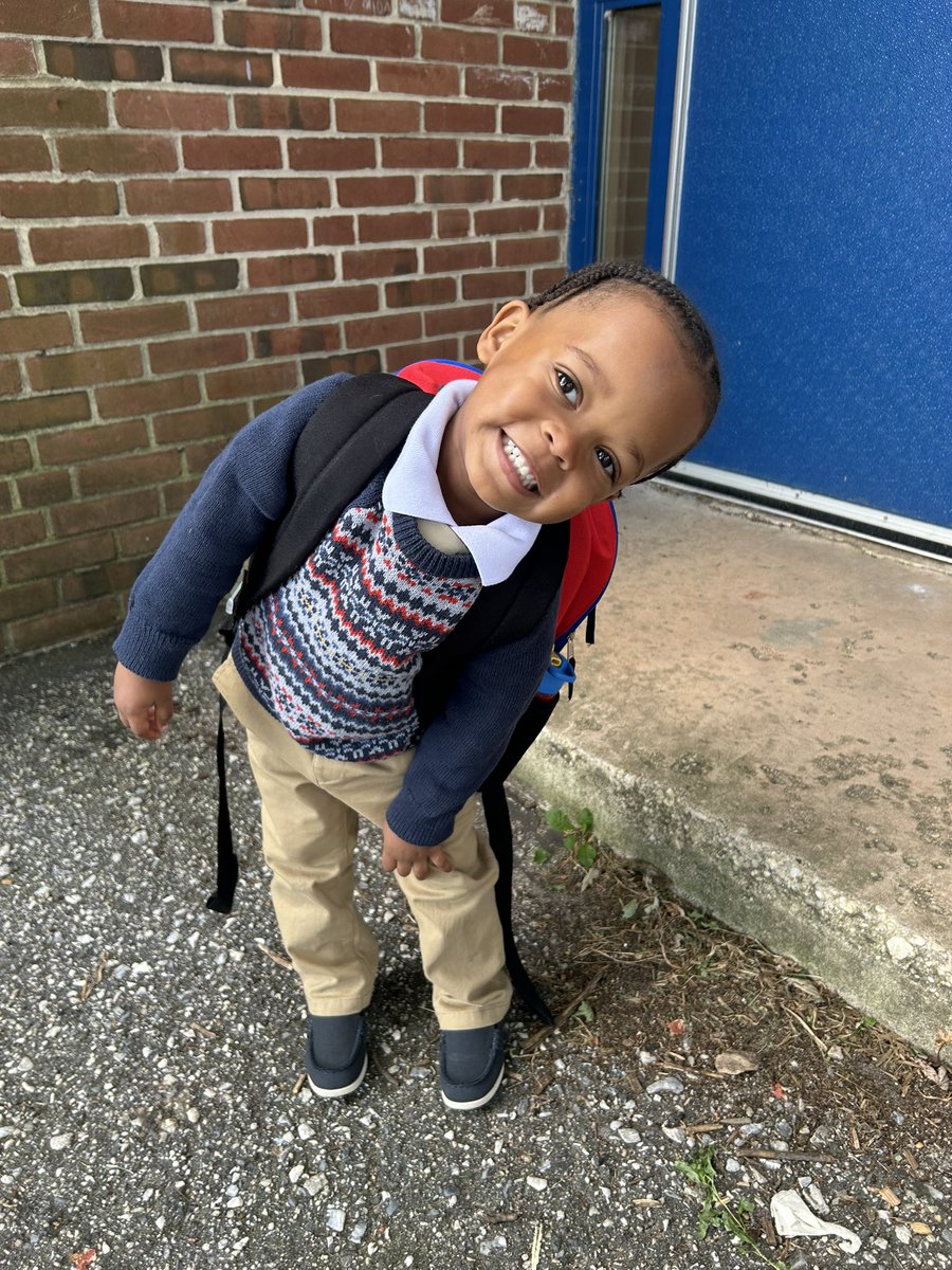 l0money_'s tweet image. Have a terrific Thursday Hunter!📓 #SchoolFlow