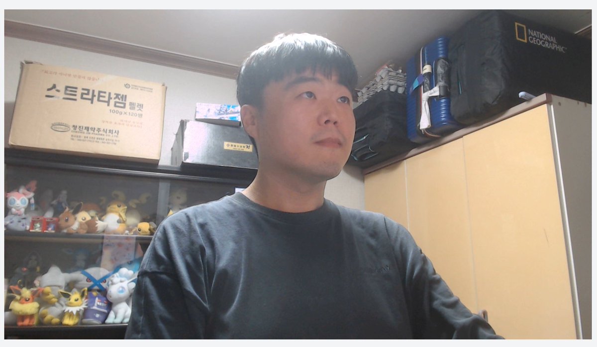 서서 캠켜면 광원이 너무 가까워서 머리가 빛나는데