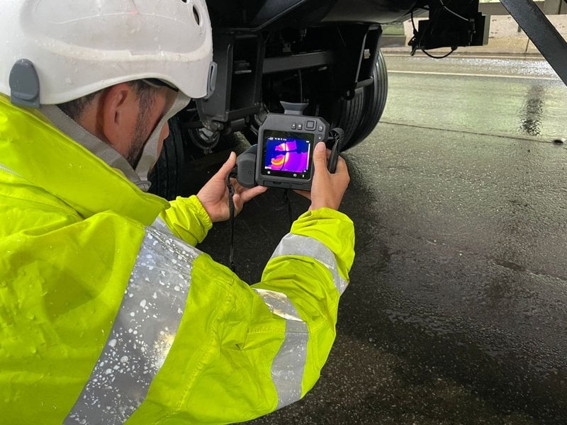 Arteris Litoral Sul e PRF realizaram na quarta (27) uma ação do Serra Segura, na Unidade Operacional de Tijucas do Sul/PR. As equipes realizaram testes com equipamento que deve facilitar na identificação do superaquecimento nos freios.

▶️Veja: arteris.com.br/fique-por-dent… #ArterisFaz