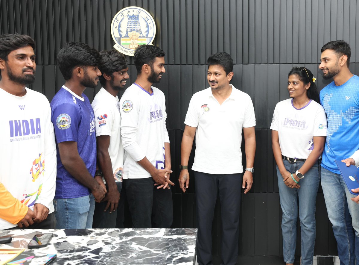 ஜப்பானில் அடுத்த மாதம் நடைபெறவுள்ள WFDF 2025 Asia Oceanic Ultimate Championships-இல் இந்தியா சார்பில் பங்கேற்கவுள்ள தமிழ்நாட்டு வீரர்கள் 6 பேருக்கு, அவர்களின் பயணம் - தங்குமிடம் - போட்டிக்கட்டணம்  உள்ளிட்ட செலவினங்களுக்காக ரூ.9 இலட்சத்துக்கான காசோலையை தமிழ்நாடு சாம்பியன்ஸ்