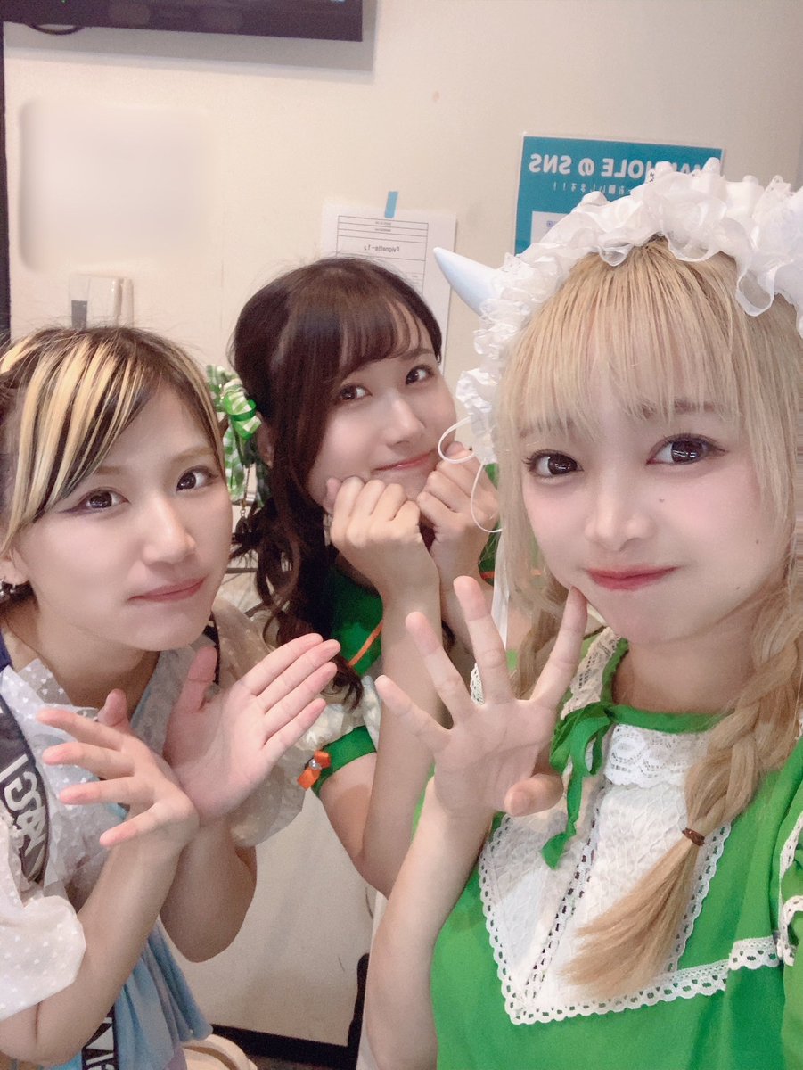 MANHOLE presents✨【vignette-1】✨
ありがとうございました！

みんなのこころの担任🫶みのりせんせーです☺️

改めて、配信でもXでもリアルライブでもたっくさんのお祝いをありがとう❣️

はじめまして＆ひさしぶりましての方もにこにこでお歌楽しんでくれてるのが伝わってきてうれしかったよー！！🎶