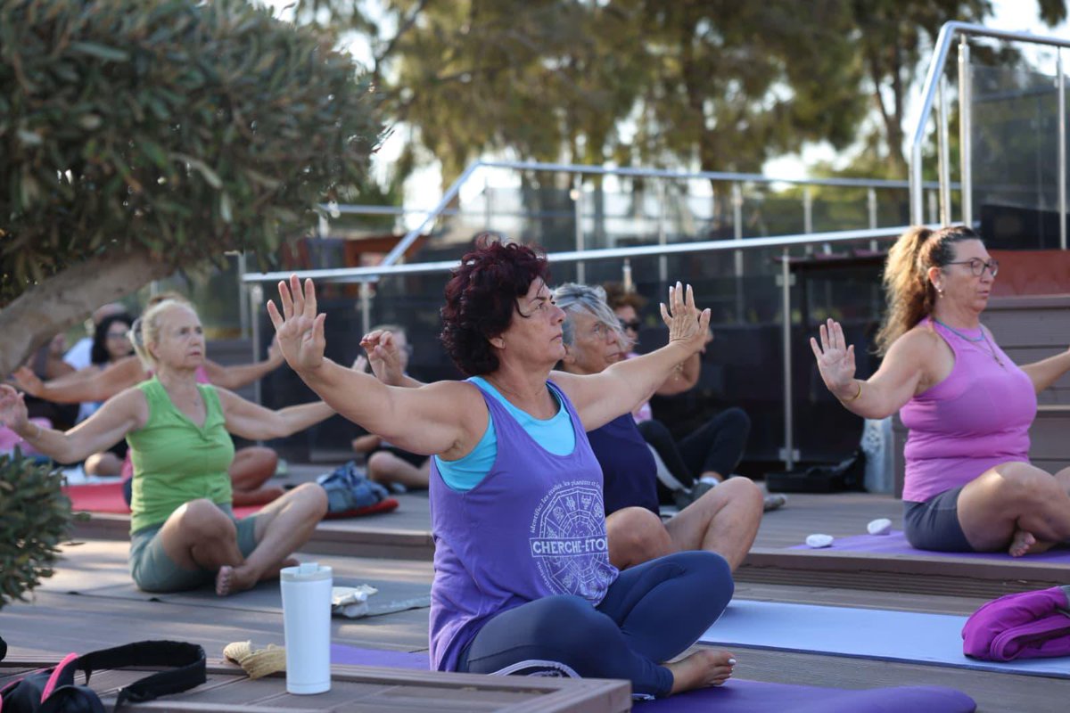 cesmebld's tweet photo. Bu sabah güne yoga ile başladık, bedenimizi ve ruhumuzu güne hazırladık.
Huzurla güne merhaba dedik. ✨🧘‍♀️
Gelecek hafta tekrar buluşalım! https://t.co/zBfq9jP62B
