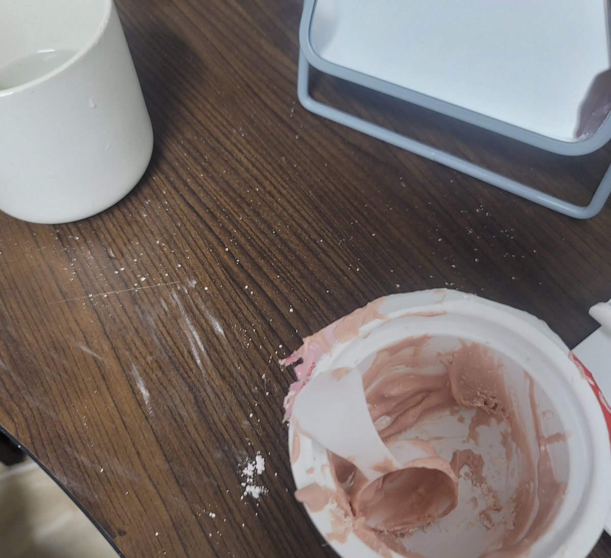 모델링팩 저번에 실패한뒤로 한번 더 대시도 해봤고 ㄹㅇ 처참함 저번엔 굳어서못함 넘급해서 손으로 치덕치덕바름 어렵다 ㅋㅋㅋㅋ