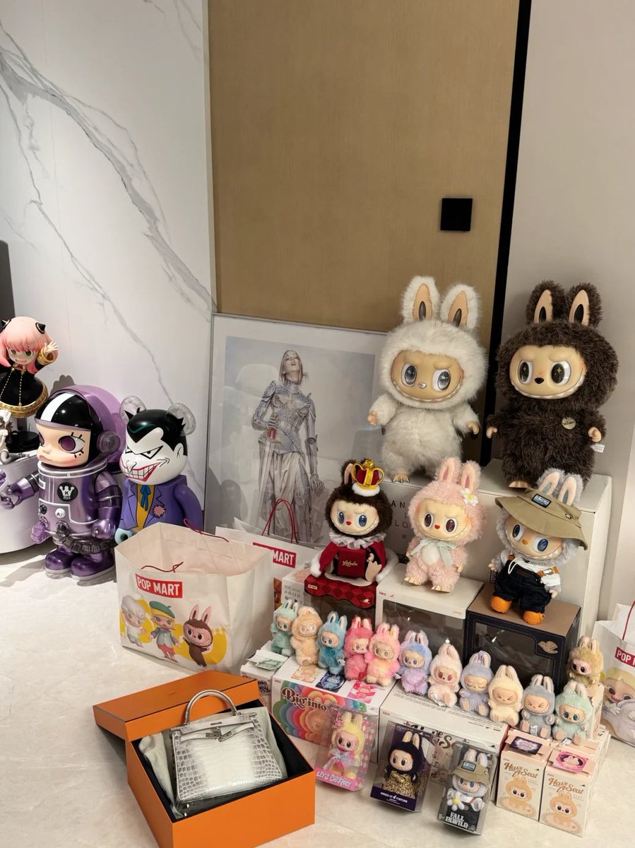 Himalaya and labubu go well together🐰🌈✨