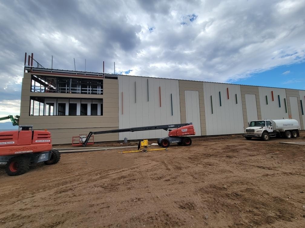 ForgeBuildingC1's tweet image. Forging ahead and pushing towards the completion of this 194,000 sf, 3-story, climate-controlled self storage project for U-Haul in Sahuarita, AZ. 

Chat with the steel building experts at Forge about your next project and let us help you maximize your ROI.

#forgeahead