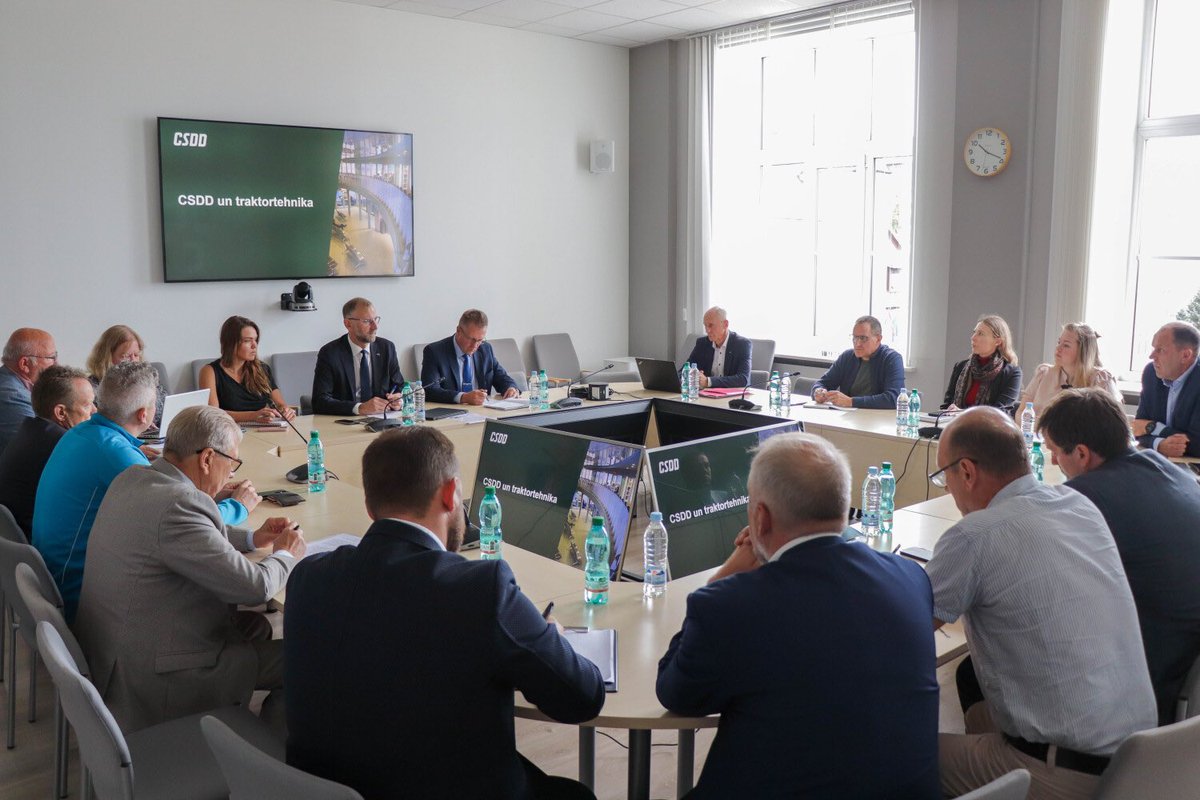 atis_svinka's tweet image. Šodien tikos ar Latvijas lauksaimnieku organizācijām, lai pārrunātu plānotās izmaiņas traktortehnikas tehniskās apskates kārtībā. Konsultācijas turpināsies.

#SatiksmesMinistrija #CSDD #Lauksaminieki