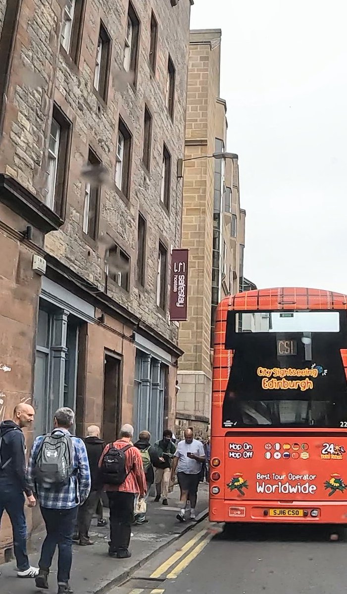 The reality of Cowgate during Edinburgh Festival, as Edinburgh Councillors &amp; Police congratulate themselves on being lucky &amp; getting away with it for another Festival.
It's only a matter of time before reality hits, &amp; their incompetence is exposed.
⌛🚑
.