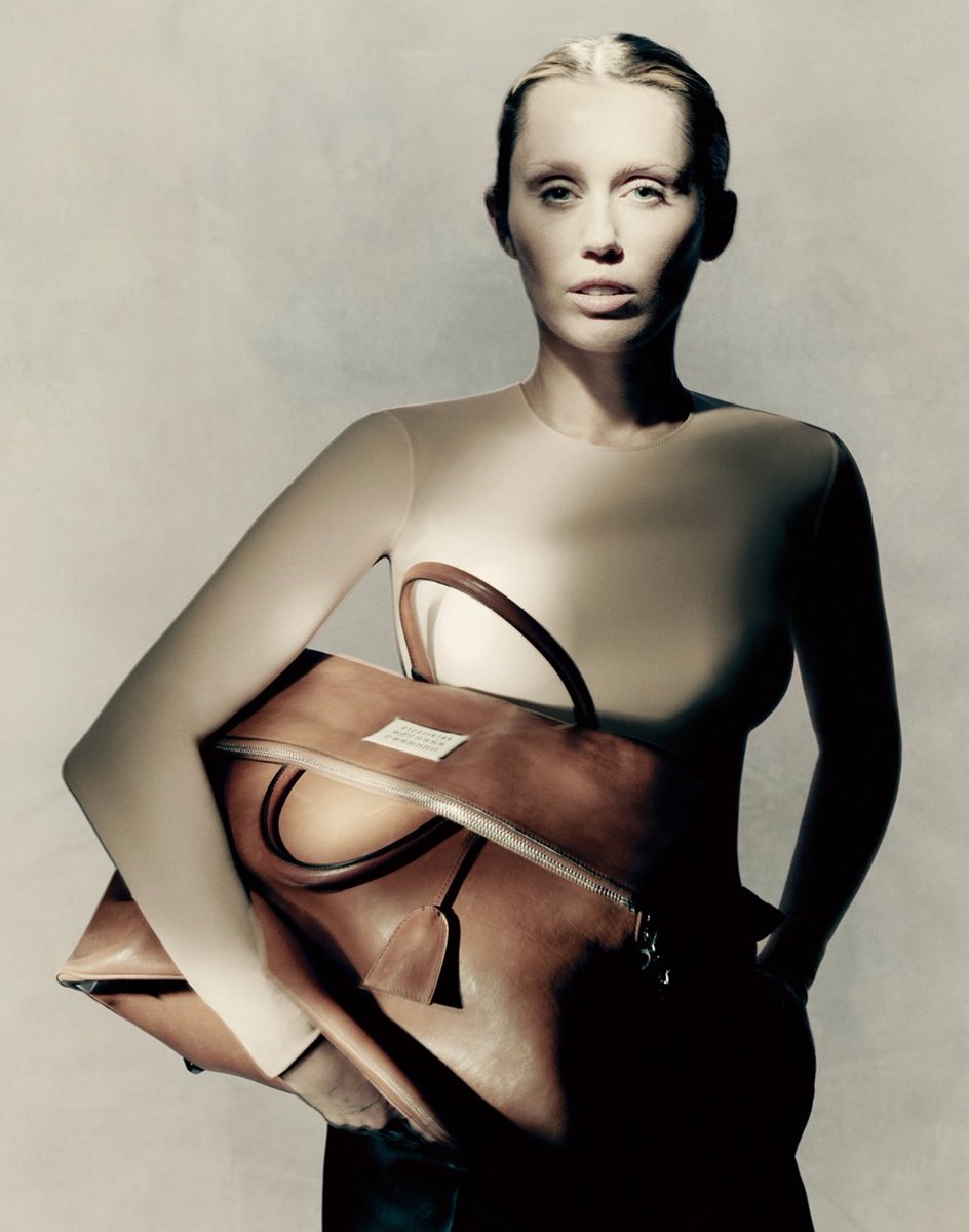 StreetFashion01's tweet photo. Miley Cyrus for Maison Margiela (2025) https://t.co/kA54FvBxWx