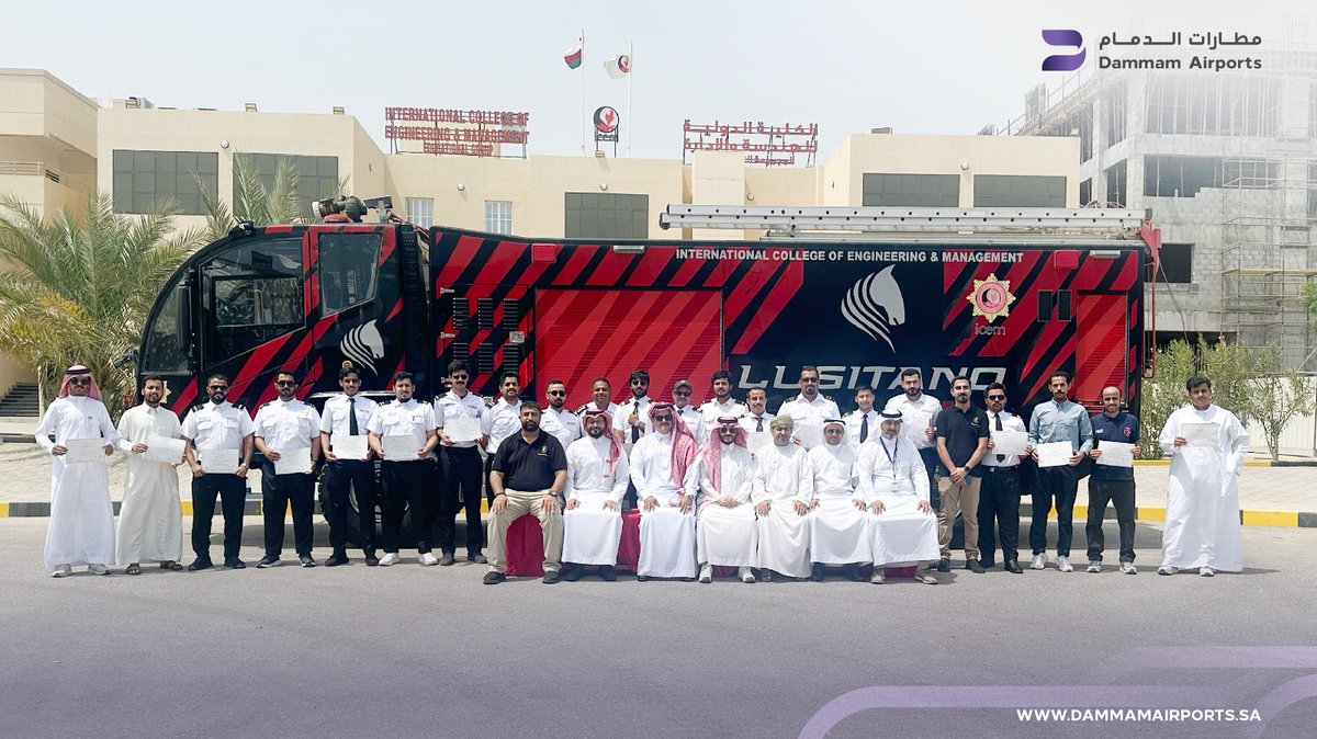 DACOKSA's tweet photo. شهدت #مطارات_الدمام تخريج 71 موظفاً من مختصي الإطفاء والإنقاذ من قبل المعهد الدولي للإطفاء والسلامة في جانب مكافحة حرائق الطائرات، وجاء تخريج المتدربين في مسقط بسلطنة عمان الشقيقة بحضور سعادة الملحق الثقافي السعودي ومستشار السفارة السعودية في سلطنة عمان. https://t.co/ONoIEsnOK9
