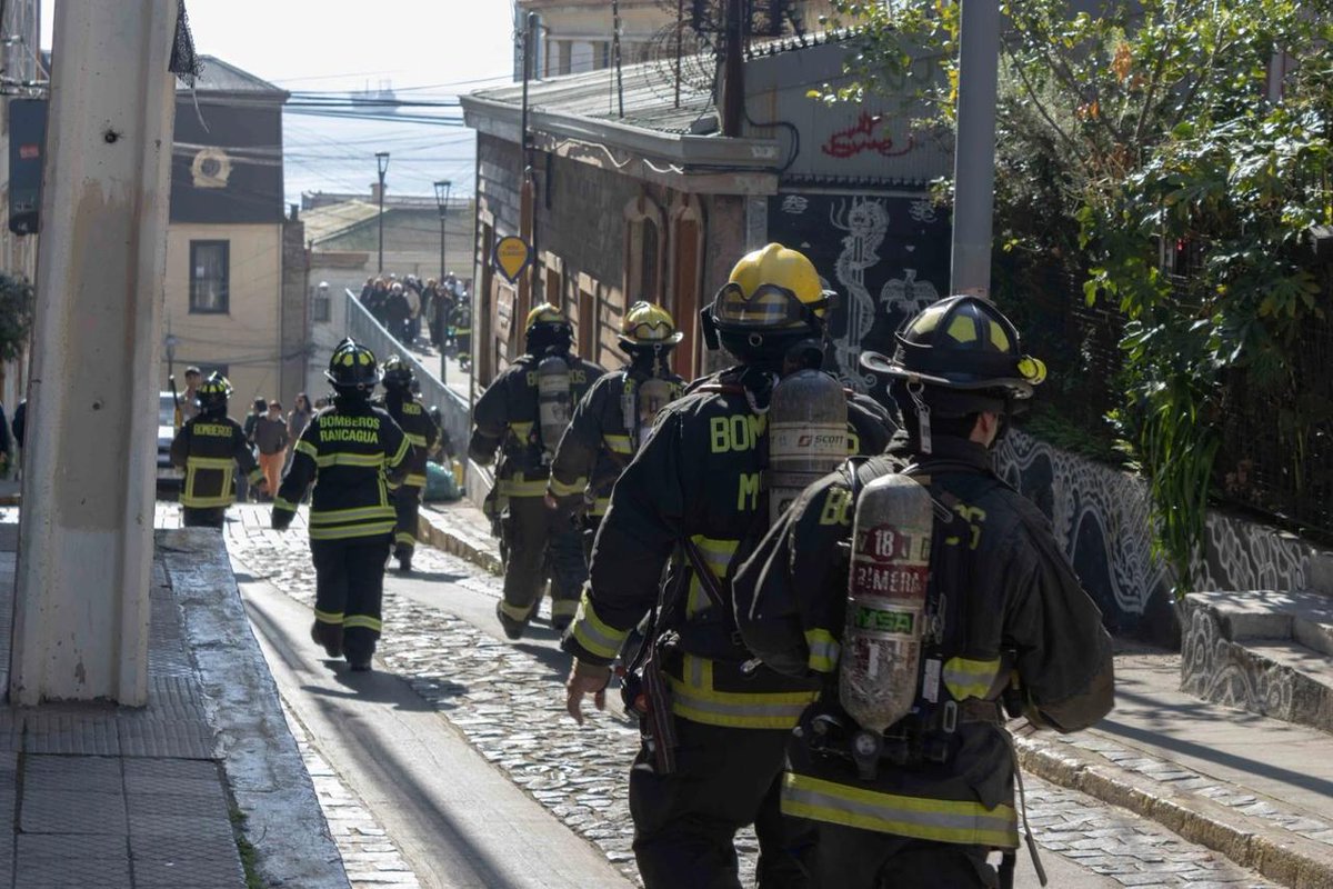 Más de dos mil bomberos de todo Chile recorrerán los clásicos cerros Concepción, Alegre y Cordillera de Valparaíso - Por segundo año consecutivo, el Cuerpo de Bomberos de Valparaíso realizará este 30 y 31 de agosto el multitudinario evento Bomberos Valparaíso Cerro Arriba.