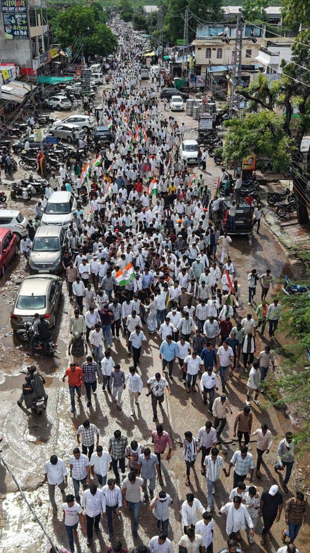 Ashok Chandna (@ashokchandnainc) on Twitter photo "किसान ललकार रैली"
📍बून्दी
#Bundi | #KisanAndolanBundi | #SmartMeterVirodh | #KisanNyay | #Rajasthan
<a href="/RahulGandhi/">Rahul Gandhi</a> <a href="/Sukhjinder_INC/">Sukhjinder Singh Randhawa</a> <a href="/GovindDotasra/">Govind Singh Dotasra</a> <a href="/TikaRamJullyINC/">Tika Ram Jully</a> "किसान ललकार रैली"
📍बून्दी
#Bundi | #KisanAndolanBundi | #SmartMeterVirodh | #KisanNyay | #Rajasthan
<a href="/RahulGandhi/">Rahul Gandhi</a> <a href="/Sukhjinder_INC/">Sukhjinder Singh Randhawa</a> <a href="/GovindDotasra/">Govind Singh Dotasra</a> <a href="/TikaRamJullyINC/">Tika Ram Jully</a>