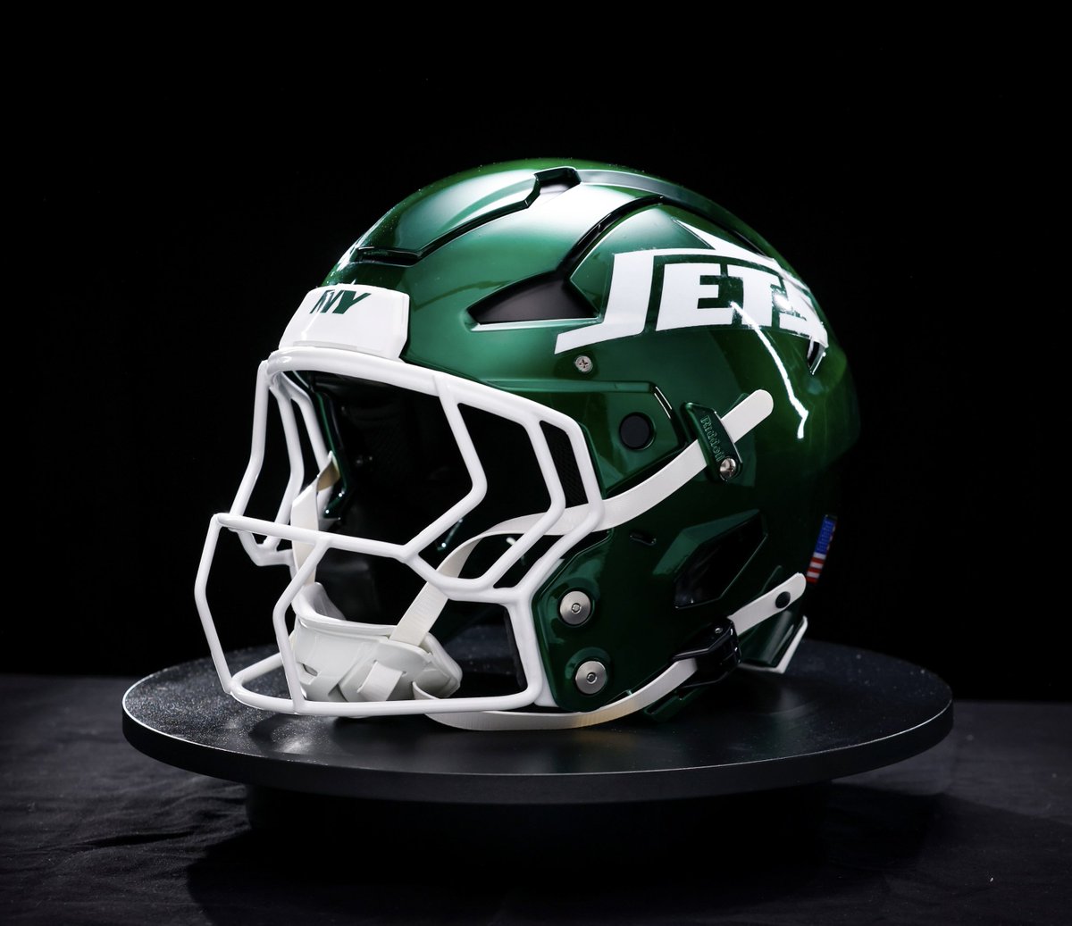 The perfect combination of Jets helmets are right here. Give me a mix of these for 17 games and keep your rivalry alternatives on ice. #Jets #JetUp