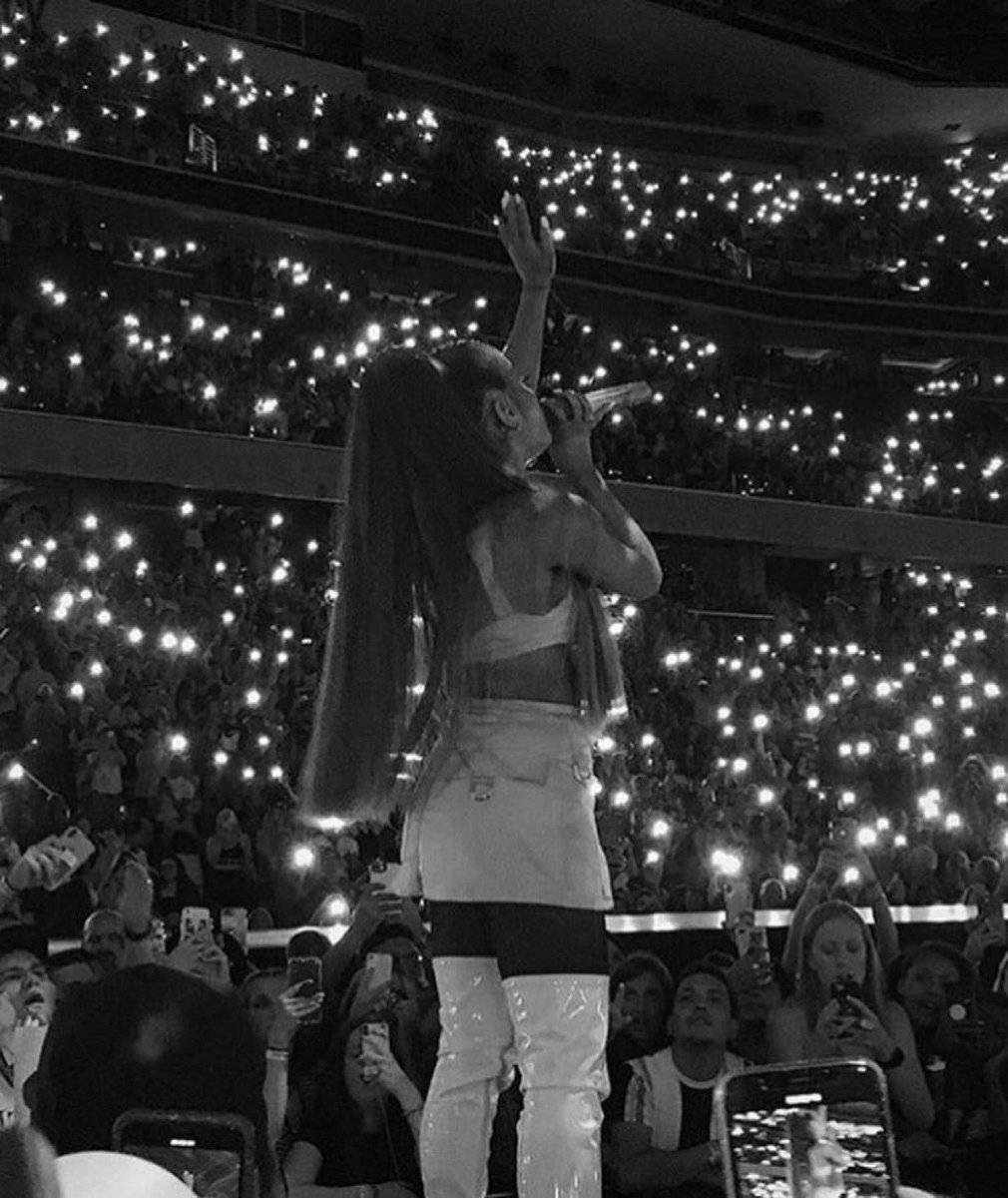HitsAndCharts's tweet photo. 🕯️ manifesting ariana tour tickets 🕯️ https://t.co/ThzHf3UvVD