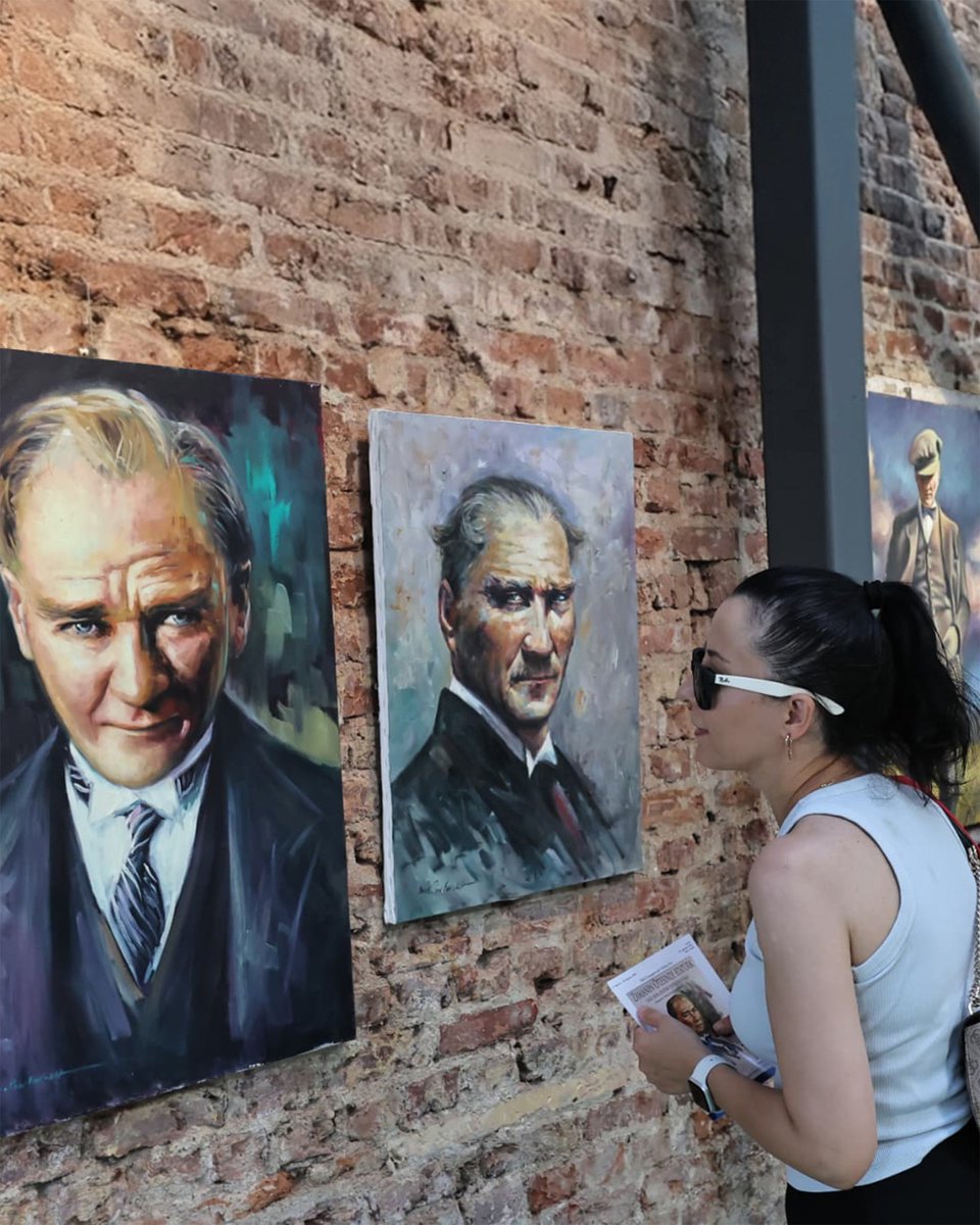 🎨 İSKİ Kuzguncuk Kültür Evi, İman Poorfarokh’un “Zamanın Ötesinde Atatürk” sergisine ev sahipliği yapıyor.

🇹🇷 Tüm eserleri Atatürk’e adanan bu özel sergiyi 25 – 30 Ağustos tarihleri arasında ziyaret edebilirsiniz.