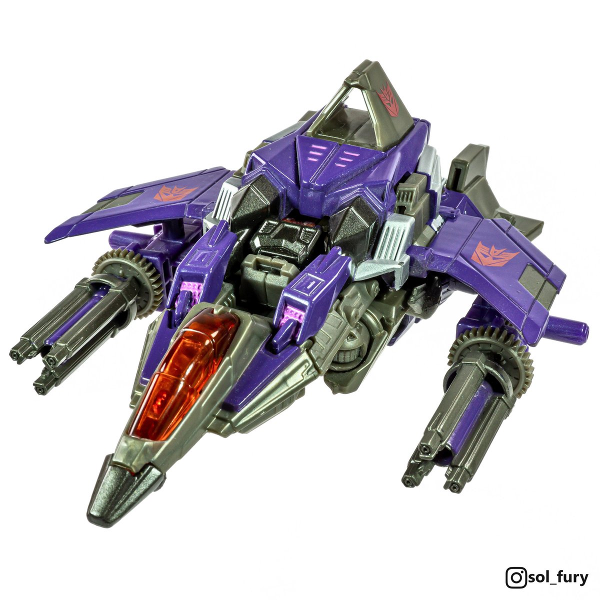 SolFury's tweet image. Skywarp - Transformers Generations (Japanese market exclusive) (Deluxe class, 2013)

A lovely looking toy... just one that doesn't have Skywarp's usual deco.

#transformers 
#transformersstudioseries
#warforcybertron
#fallofcybertron