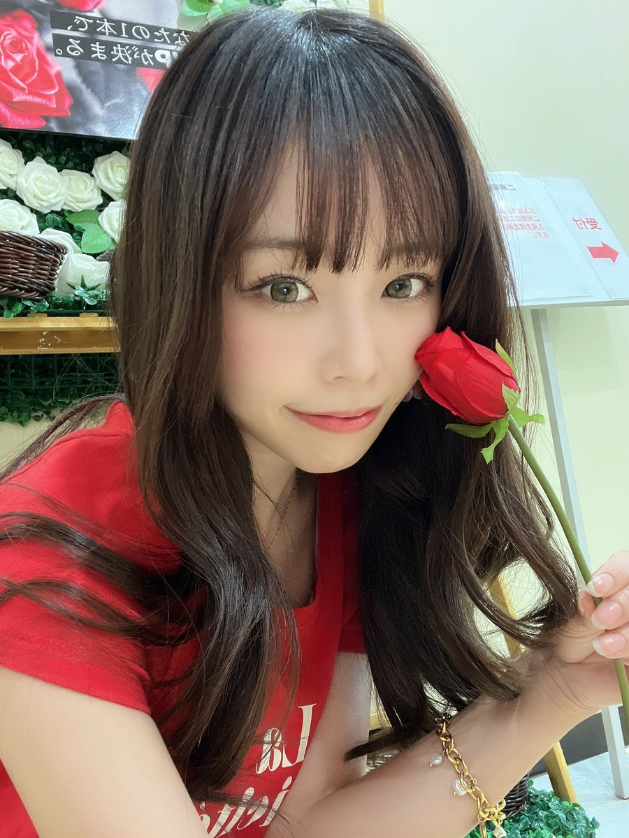 おつほのさま♡
フレッシュフォトセッションでした☺️
来てくれて嬉しかったよお😭🩷
今日もたのぴかたでした(๑˃̵ᴗ˂̵)！！
バラも誕プレも嬉しかった☺️
MVPは取れなかったけど、新たな目標ができたよ👍✨✨　

これからも応援してくださいっ🤩