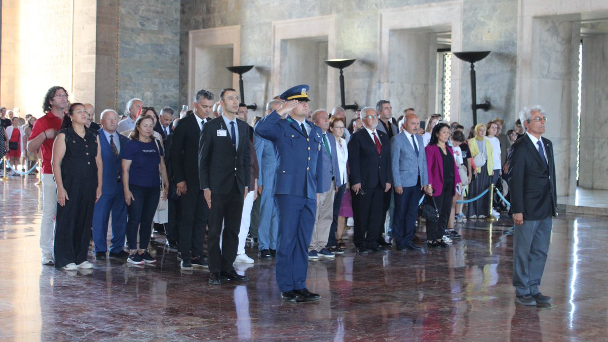 Atatürkçü Düşünce Derneği Genel Başkan Vekilimiz Sayın B. Safa Yenice başkanlığında GYK ve GDK Üyelerimiz ile Şube Başkanlarımız ve üyelerimizden oluşan heyetimiz 30 Ağustos Zafer Bayramı'mızı Anıtkabir'de resmi törenle kutladı. Kurtarıcımız, Kurucumuz, Değişmez Önder'imiz Büyük