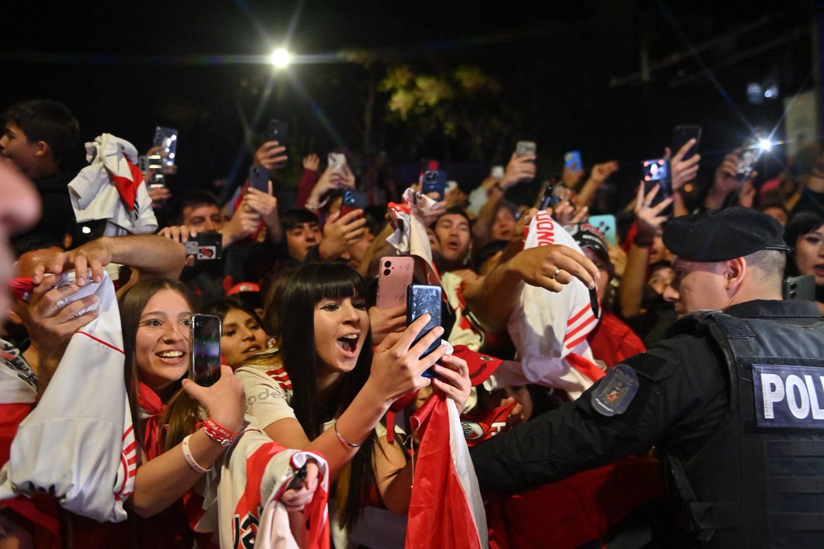 RiverPlate's tweet photo. Noche de Copa Argentina en Mendoza 📍🤍❤️🤍 https://t.co/q0vtkEk8S5