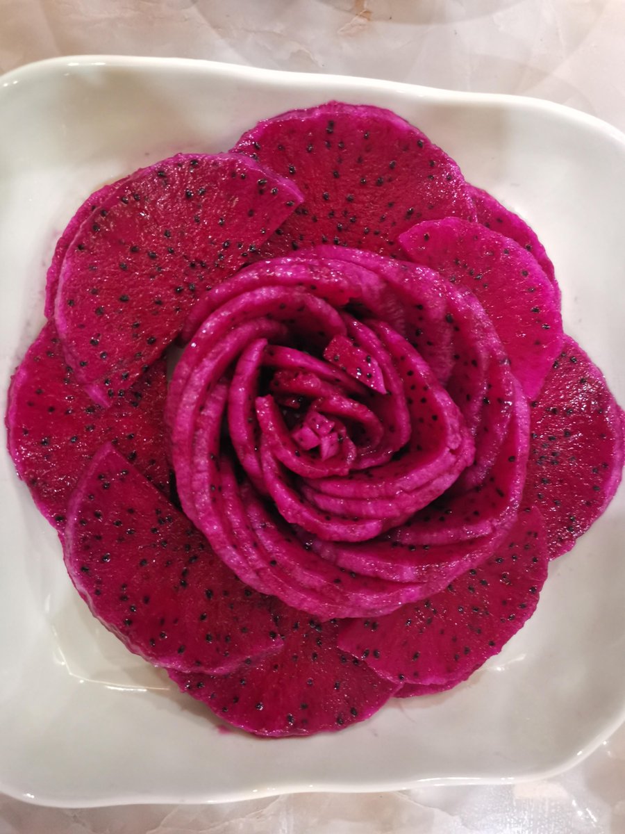 CButterscotch_C's tweet image. 深夜にフルーツをこっそり食べることに成功！小さな幸せ +1 😂