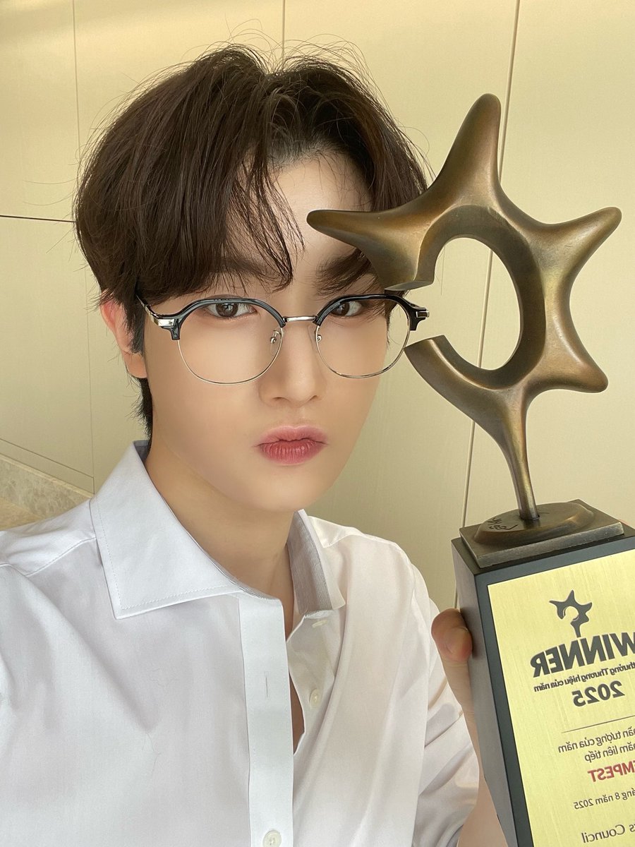 TPST_twt's tweet photo. [#혁] iE가 준 소중한 것🤍🤍🤍 https://t.co/EQy7F5gCO8