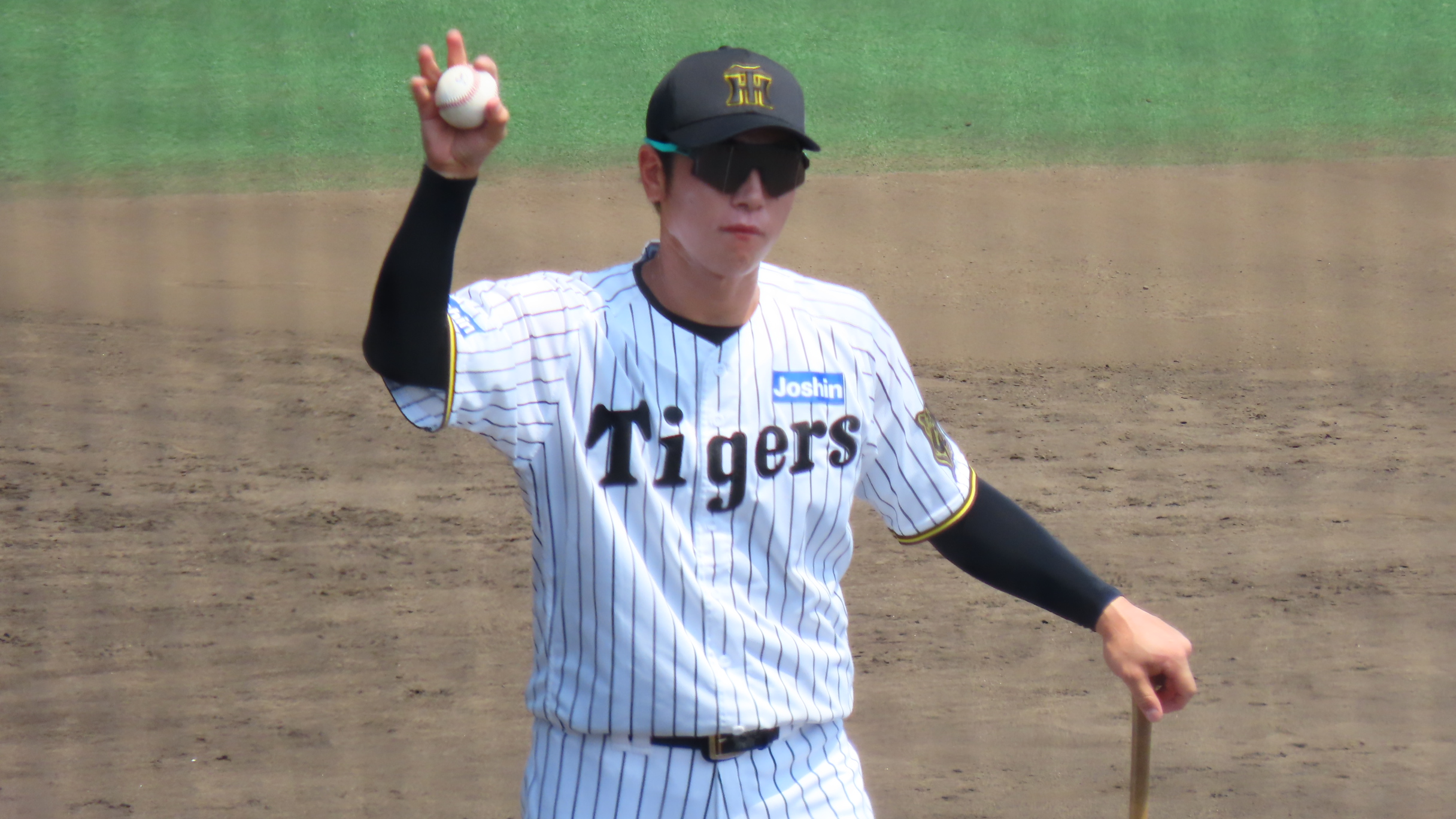 横浜ベイスターズ/阪神タイガース　山崎 憲晴コーチ実使用ユニフォーム 横浜ベイスターズ/阪神タイガース 山崎 憲晴コーチ実使用