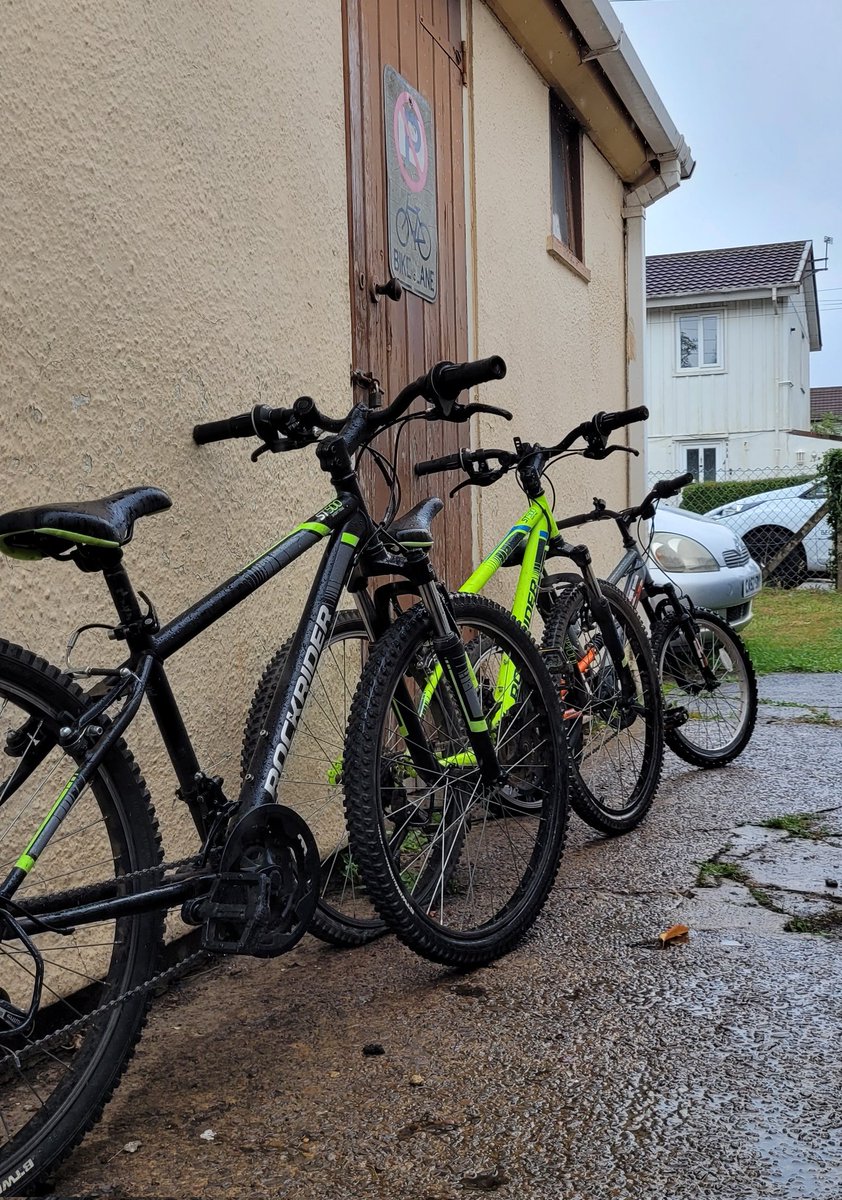 PuffaJones (@puffajones) on Twitter photo A generous donation from <a href="/Lynsey_Holley/">LynseyHolleyMatthews</a> to brighten a very dull,wet day here at Shedquarters.
Thank you so much ❤️
#freebikes4kids #community #cycling #bmx #mtb #charity
#giving #KindnessMatters
#MentalHealthMatters
#newport #recycle
#free #pedallingtheport A generous donation from <a href="/Lynsey_Holley/">LynseyHolleyMatthews</a> to brighten a very dull,wet day here at Shedquarters.
Thank you so much ❤️
#freebikes4kids #community #cycling #bmx #mtb #charity
#giving #KindnessMatters
#MentalHealthMatters
#newport #recycle
#free #pedallingtheport