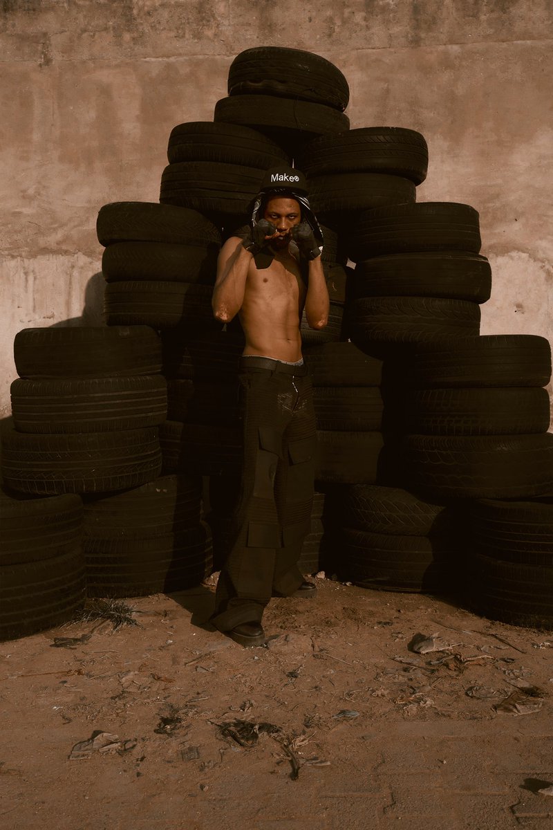 falseactivity's tweet image. 2025 MOLLYWOOD CAMPAIGN || FALSE ACTIVITY X MAKE®️. 
Online store : 29/08 
©2025 False.Activity.kills.Everything

art direction @magapls_ @_ogunsii
styling  #magapls_ #leinadsarchive
makeup  #bellewithjess
hair  #the_arrowbow
talent: #saucialex