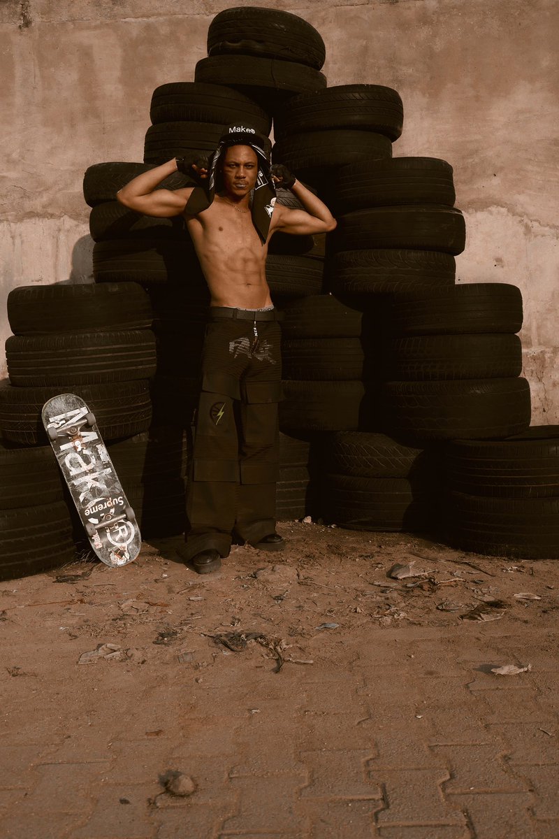 falseactivity's tweet image. 2025 MOLLYWOOD CAMPAIGN || FALSE ACTIVITY X MAKE®️. 
Online store : 29/08 
©2025 False.Activity.kills.Everything

art direction @magapls_ @_ogunsii
styling  #magapls_ #leinadsarchive
makeup  #bellewithjess
hair  #the_arrowbow
talent: #saucialex