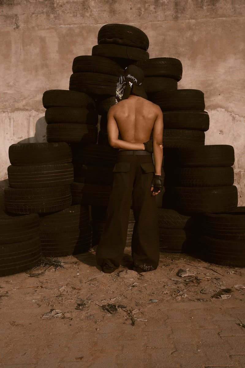 falseactivity's tweet image. 2025 MOLLYWOOD CAMPAIGN || FALSE ACTIVITY X MAKE®️. 
Online store : 29/08 
©2025 False.Activity.kills.Everything

art direction @magapls_ @_ogunsii
styling  #magapls_ #leinadsarchive
makeup  #bellewithjess
hair  #the_arrowbow
talent: #saucialex