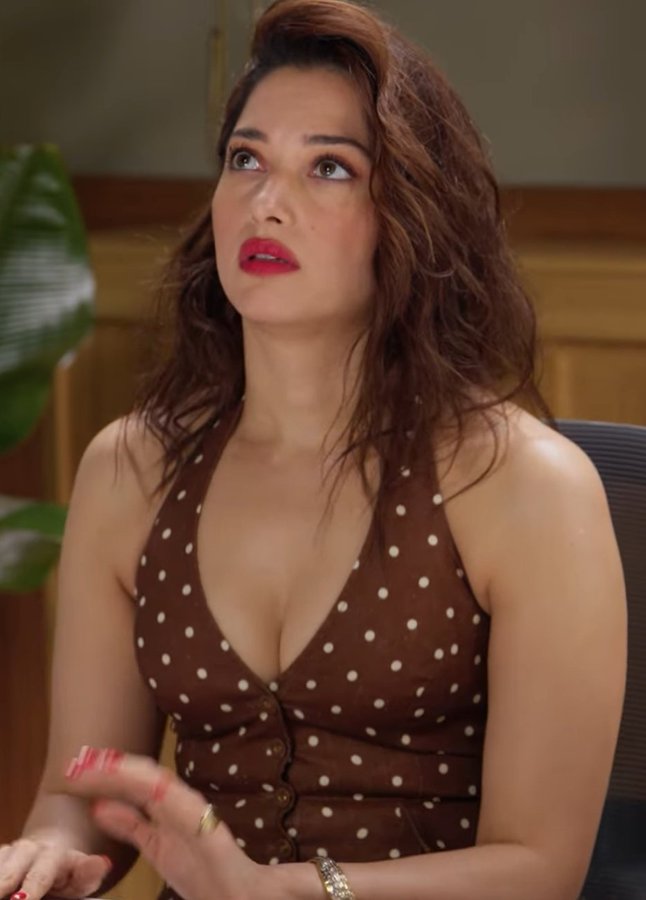 GzcXlHQaYAAD9Q9?format=jpg&name=900x900