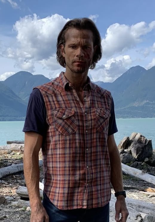 This was taken five years ago. Just imagine everything Jensen and Jared must have been feeling in that moment. Together, they built such a warm, family-oriented set, and saying goodbye couldn’t have been easy. Every episode leading up to the finale had to be incredibly tough for