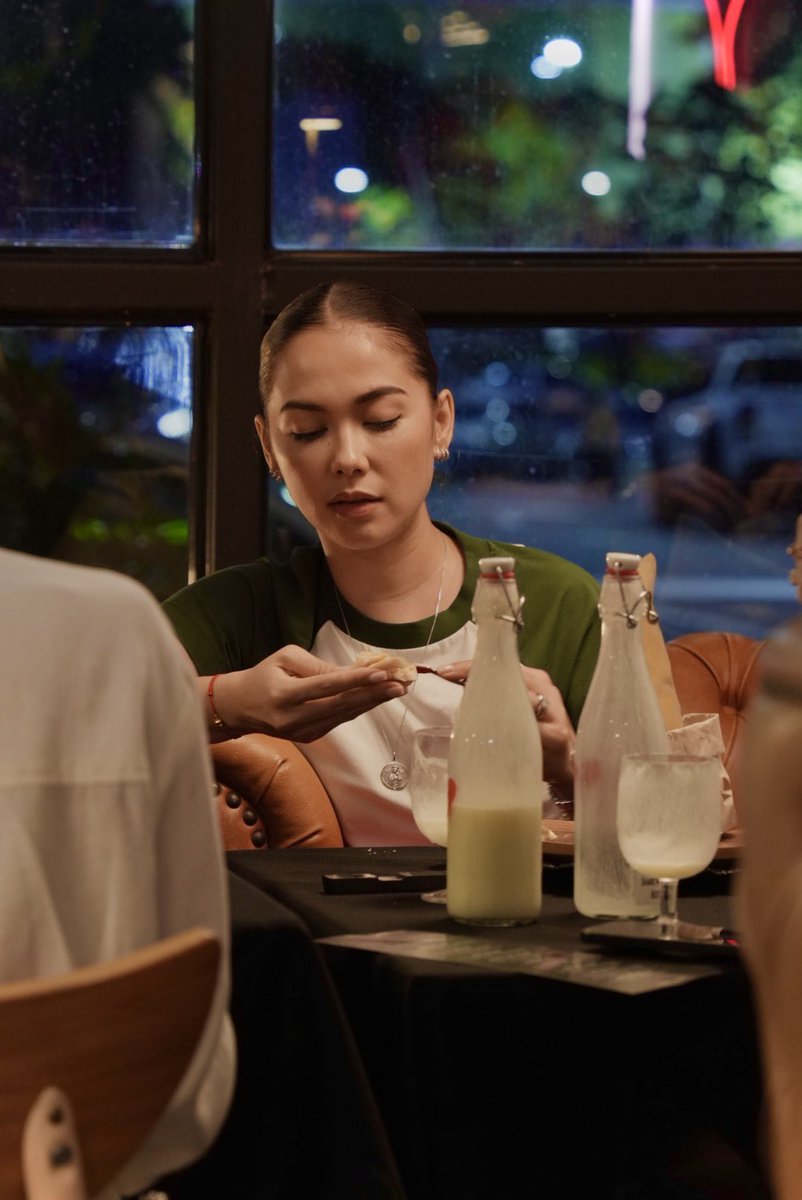 officialjudayph's tweet photo. (2/2) Family, friends, and a table full of love! Grateful to have Ciara Sotto, Maja Salvador, Arjo Atayde and Maine Mendoza with us tonight! ❤️🍽️

#JudyAnnSantos #Angrydobo #ADChefsNight #ThisIsLove #LoveEatRelationship https://t.co/dmNRbQs6HF