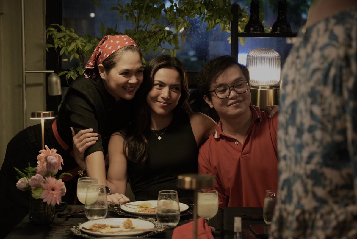 officialjudayph's tweet photo. (2/2) Family, friends, and a table full of love! Grateful to have Ciara Sotto, Maja Salvador, Arjo Atayde and Maine Mendoza with us tonight! ❤️🍽️

#JudyAnnSantos #Angrydobo #ADChefsNight #ThisIsLove #LoveEatRelationship https://t.co/dmNRbQs6HF