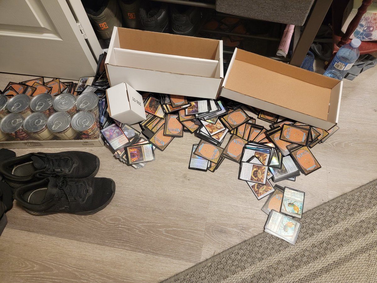 Probably one of the crappier ways to start a day. 1000 commons that WERE completely alphabetized and ready for consignment.

#MagicTheGathering