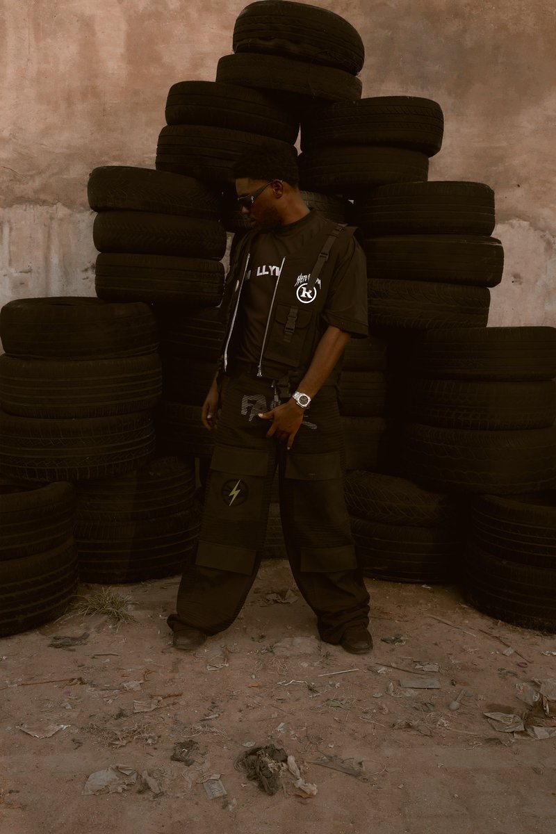 falseactivity's tweet image. 2025 MOLLYWOOD CAMPAIGN || FALSE ACTIVITY X MAKE®️. 
Online store : 29/08 
©2025 False.Activity.kills.Everything

photography  @Yanga_Visuals 
art direction @magapls_ @_ogunsii
styling  @MAGApls @leinadsarchive
makeup  #bellewithjess
hair  #the_arrowbow
talent: @_mbbszn