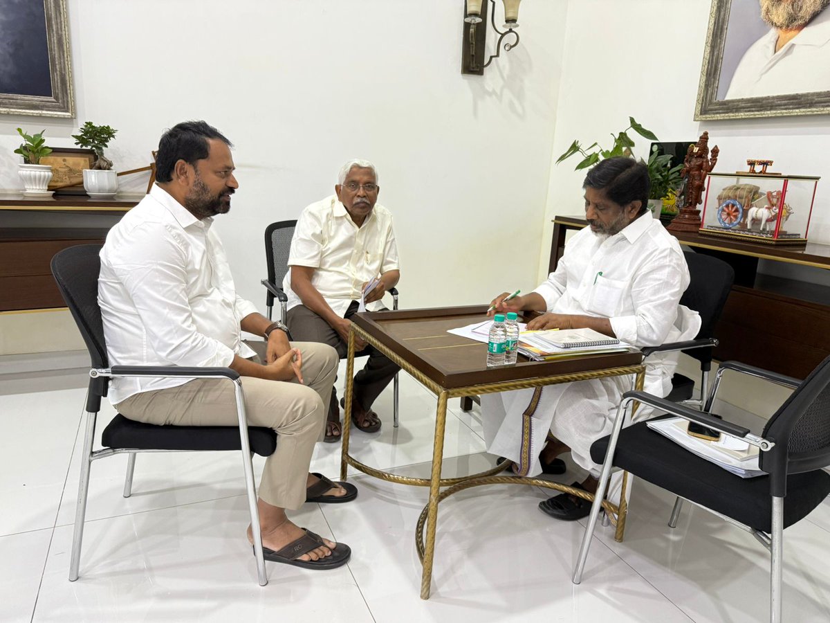 Addanki Dayakar (@adayakarinc) on Twitter photo నిరుద్యోగ సమస్యలపై రాష్ట్ర ఉప ముఖ్యమంత్రివర్యులు భట్టి విక్రమార్క గారితో ప్రొఫెసర్ కోదండరాం గారితో కలిసి చర్చించడం జరిగింది.
ఈ సందర్భంగా ఉద్యోగాల భర్తీ కోసం వెంటనే నోటిఫికేషన్లు విడుదల, నిరుద్యోగుల్లో నెలకొన్న అనుమానాలను నివృత్తి..
<a href="/INCIndia/">Congress</a> <a href="/RahulGandhi/">Rahul Gandhi</a> <a href="/revanth_anumula/">Revanth Reddy</a> నిరుద్యోగ సమస్యలపై రాష్ట్ర ఉప ముఖ్యమంత్రివర్యులు భట్టి విక్రమార్క గారితో ప్రొఫెసర్ కోదండరాం గారితో కలిసి చర్చించడం జరిగింది.
ఈ సందర్భంగా ఉద్యోగాల భర్తీ కోసం వెంటనే నోటిఫికేషన్లు విడుదల, నిరుద్యోగుల్లో నెలకొన్న అనుమానాలను నివృత్తి..
<a href="/INCIndia/">Congress</a> <a href="/RahulGandhi/">Rahul Gandhi</a> <a href="/revanth_anumula/">Revanth Reddy</a>