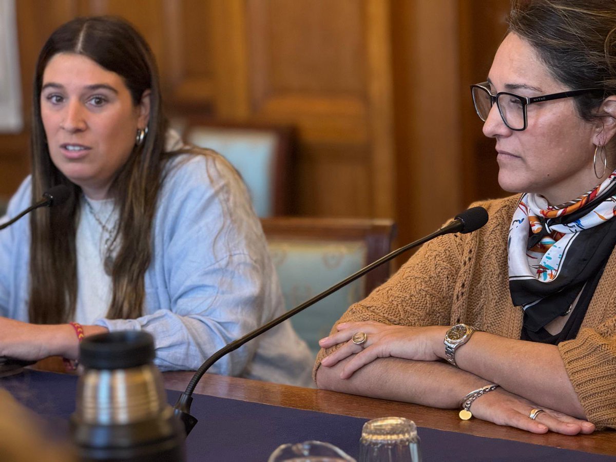 Carlos Daniel Camy (@cdcamy) on Twitter photo En Comisión de Salud Publica del <a href="/SenadoUy/">Senado Uruguay</a>, recibiendo a integrantes de <a href="/f_corazoncitos/">Fundación Corazoncitos</a> , en el marco de la consideración
del proyecto de ley presentado por el Senador <a href="/MartinLemaUy/">Martin Lema</a>, sobre donación de órganos, extendiendo el consentimiento tácito en caso de menores de edad. En Comisión de Salud Publica del <a href="/SenadoUy/">Senado Uruguay</a>, recibiendo a integrantes de <a href="/f_corazoncitos/">Fundación Corazoncitos</a> , en el marco de la consideración
del proyecto de ley presentado por el Senador <a href="/MartinLemaUy/">Martin Lema</a>, sobre donación de órganos, extendiendo el consentimiento tácito en caso de menores de edad.