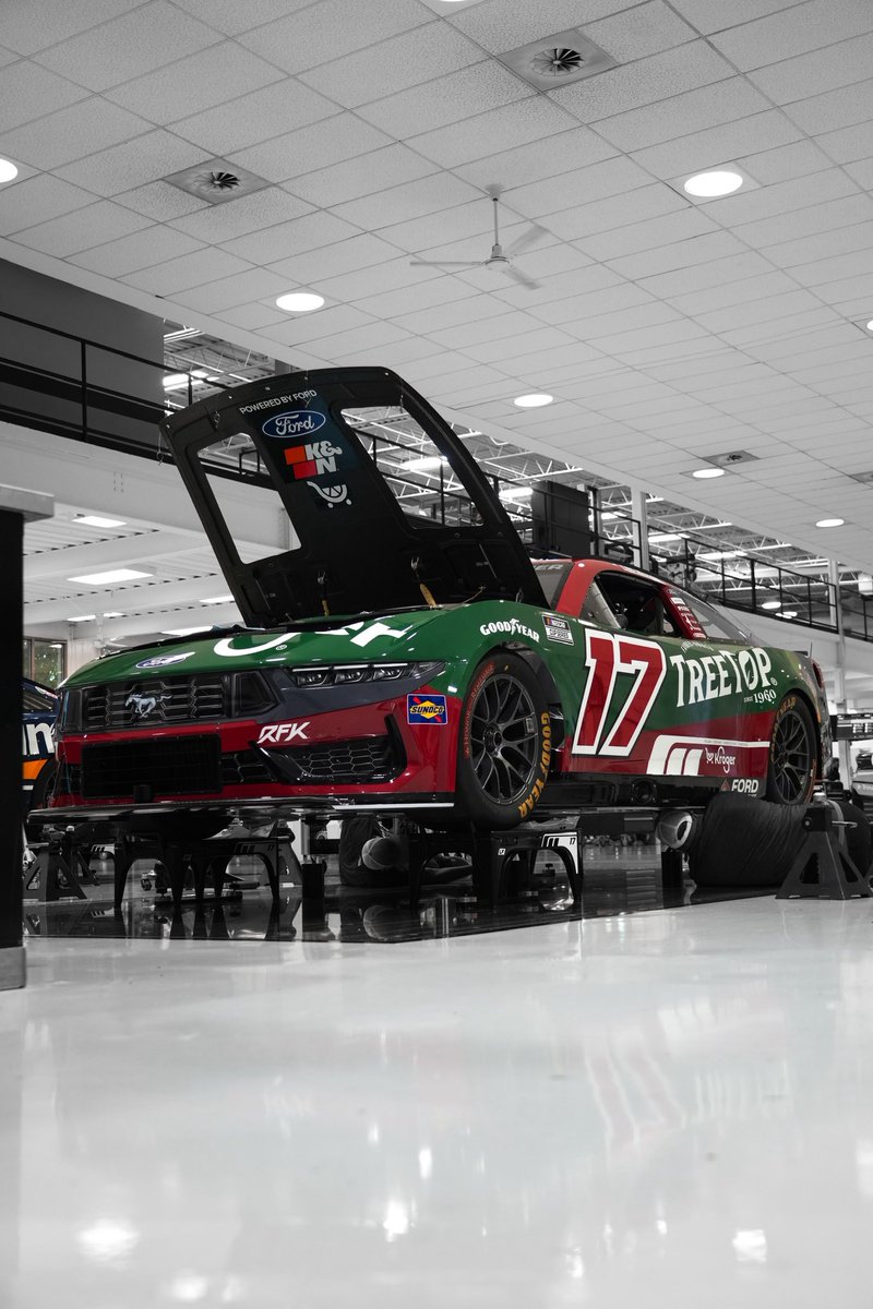 RFKracing's tweet photo. REMINDER: 𝓝𝓔𝓥𝓔𝓡 𝓣𝓡𝓤𝓢𝓣 anyone named 👀CHRIS👀. Because after all, 𝙲𝚑𝚛𝚒𝚜 𝚌𝚛𝚘𝚜𝚜𝚎𝚍 𝚊𝚙𝚙𝚕𝚎𝚜𝚊𝚞𝚌𝚎.  𝕴𝖒𝖆𝖌𝖎𝖓𝖊 𝖜𝖍𝖆𝖙 𝖍𝖊’𝖉 𝖉𝖔 𝖙𝖔 𝖞𝖔𝖚. 🫵🏻🍎