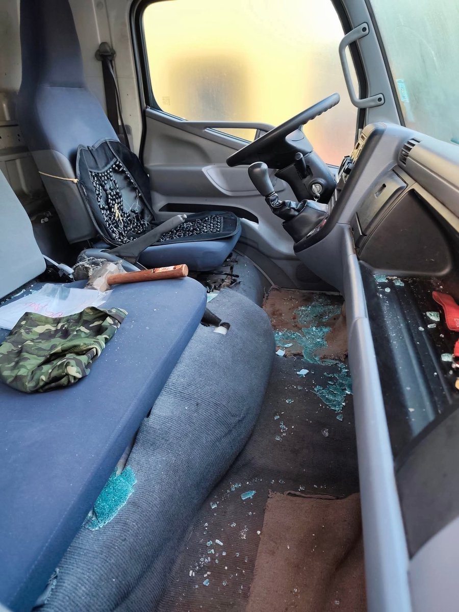 📍#ATENCIÓN— Asalto a camión de encomiendas en Minga Guazú, Alto Paraná

🚨 Este miércoles por en horas de la noche, tres o cuatro delincuentes fuertemente armados interceptaron un camión transportador de encomiendas de la empresa Rápido Yguazú S.A. (RYSA) en el km 21 de la Ruta