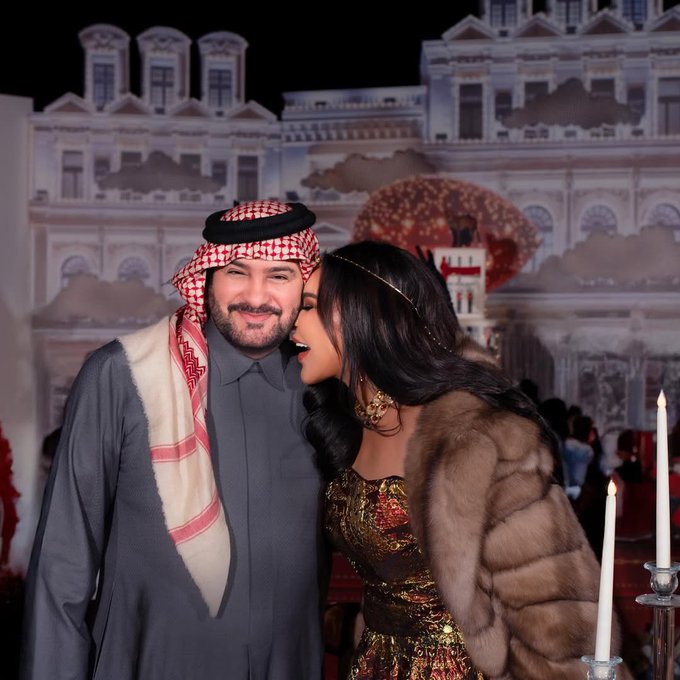 قصص الحب في الإمارات تتنوع بين العلنية والخصوصية.. أحلام الشامسي و رؤى الصبان تقدمان صورتين مختلفتين للتعبير عن الحب. شاهدي : أيهما تفضلين؟ 