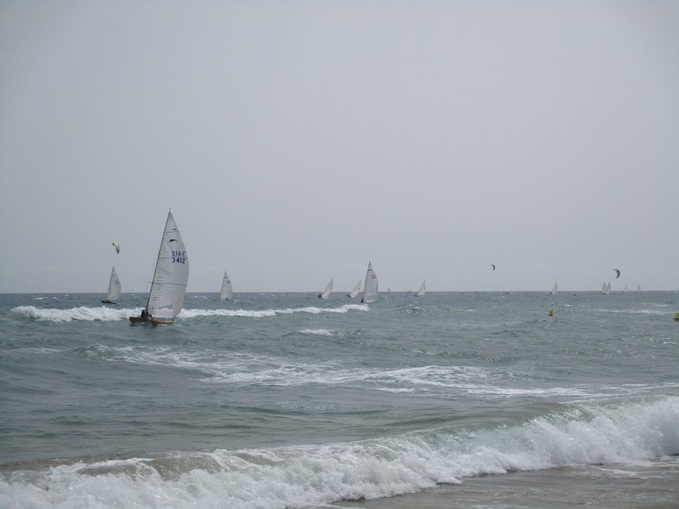 ⛵️Seixanta regatistes s'enfronten al Campionat d'Espanya de Patí Vela a #Torredembarra
👉Les regates van començar dimecres i s'allargaran fins dissabte
➡️ona-latorre.cat/news/seixanta-…