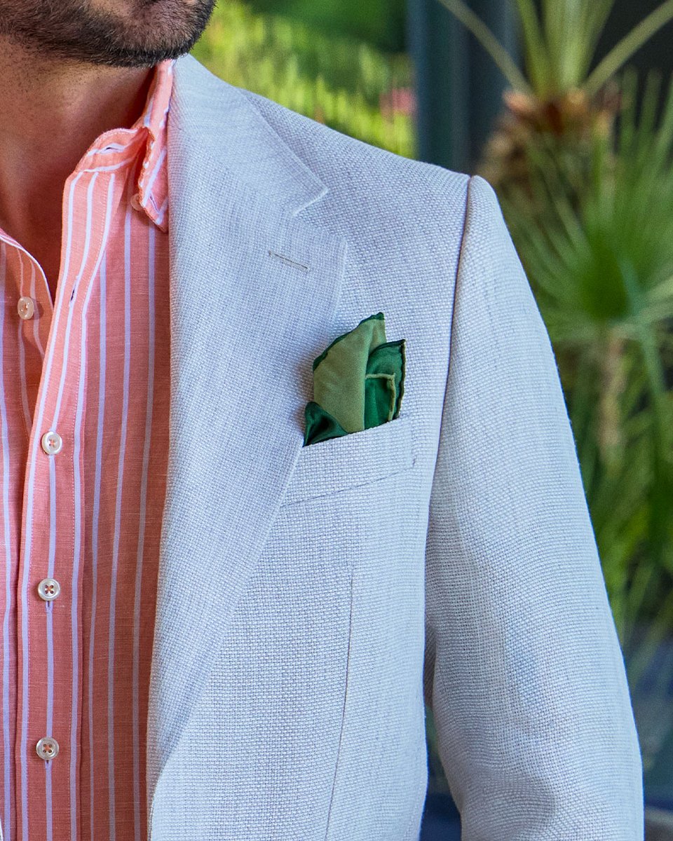 Renklerin dili ve zarafetin dokusuyla her detay, kişiliğin ifadesi olur.

#Bisse #SanatınGiyilebilirHali #BisseErkeği