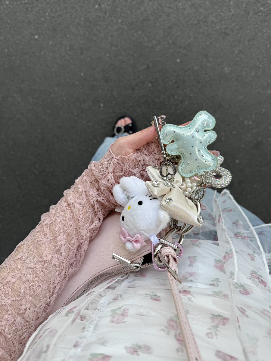 kyun_mocha's tweet photo. 💗
ピンク色々掻き集めた🎀 https://t.co/eGWwlLz8Mo