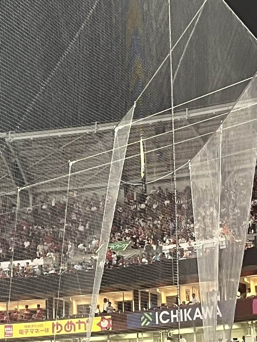 TW5et's tweet photo. 最後打者のバットが折れて飛んで来たのに気が行って、アウトの瞬間見れなかった(≧∀≦) https://t.co/vqLtcN8QHx