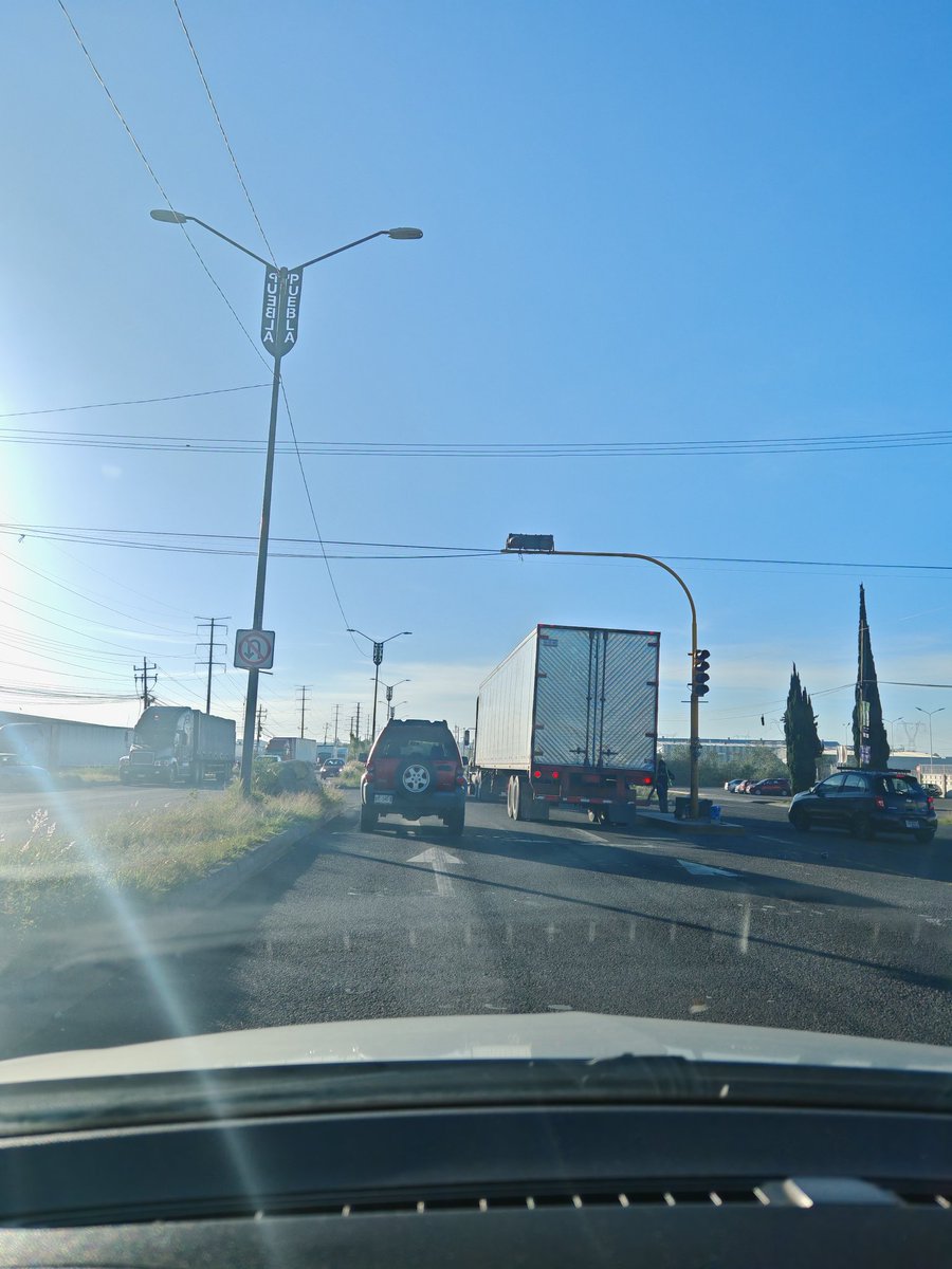 danielmora50's tweet photo. @laredcincoradio semáforo ubicado atrás de VW (cerca de Gestamp) está sin funcionamiento, ayuda que se hace el tráfico por falta de semáforo! https://t.co/jxSEiaAsXf